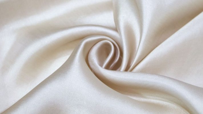 Vải Lụa Trơn Nha Xá – Bí Quyết Tạo Nên Áo Dài Thanh Lịch