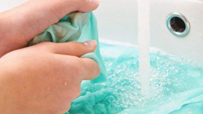Cách Bảo Quản Khăn Lụa Tơ Tằm Nha Xá Để Dùng Lâu Dài