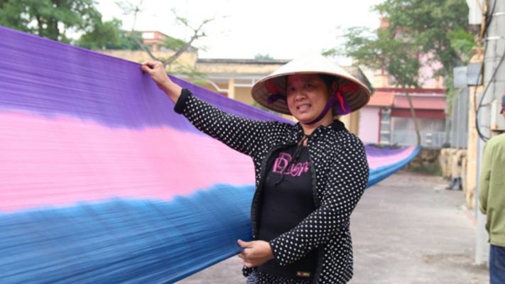 Khăn Lụa Tơ Tằm Việt Nam - Nét Đẹp Truyền Thống Với Áo Dài