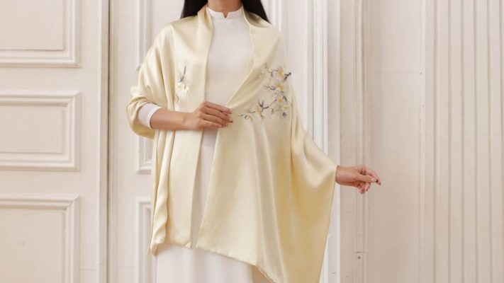 Khăn Lụa Tơ Tằm Việt Nam - Nét Đẹp Truyền Thống Với Áo Dài