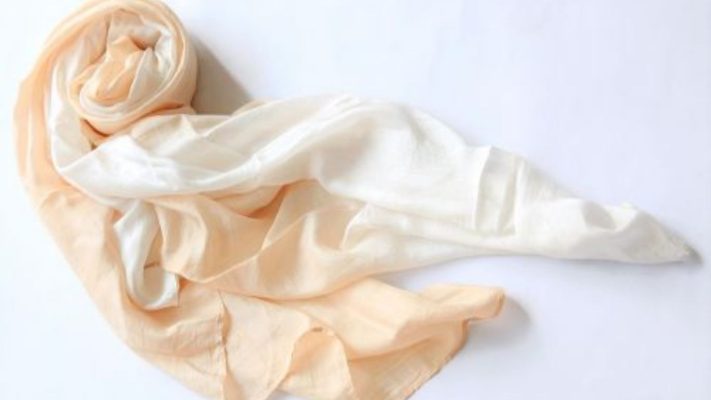 Khăn Lụa Tam Sắc Nha Xá: Phụ Kiện Hoàn Hảo Cho Áo Dài Truyền Thống