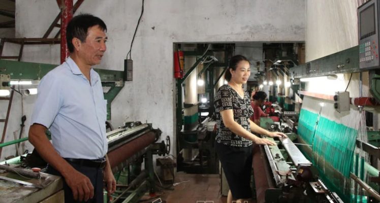 Cách Phối Khăn Đũi Tơ Tằm Nha Xá Với Áo Dài Đi Tiệc