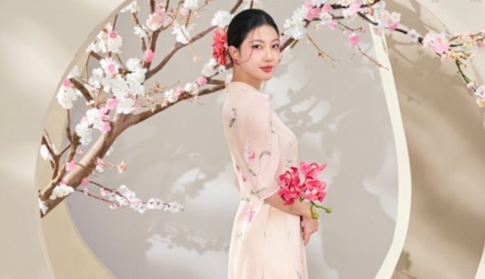 Khăn Lụa Tam Sắc Cao Cấp Nha Xá: Đẳng Cấp Phụ Kiện Cho Áo Dài Cưới
