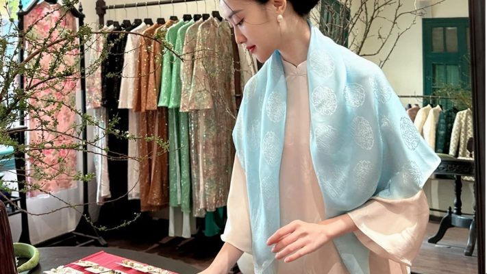 Khăn Lụa Tam Sắc Giá Rẻ Nha Xá: Phối Áo Dài Đẹp Mà Tiết Kiệm