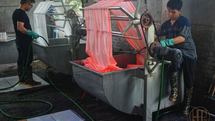 Khăn Đũi Tơ Tằm Nha Xá: Lựa Chọn Số 1 Cho Áo Dài Lễ Hội