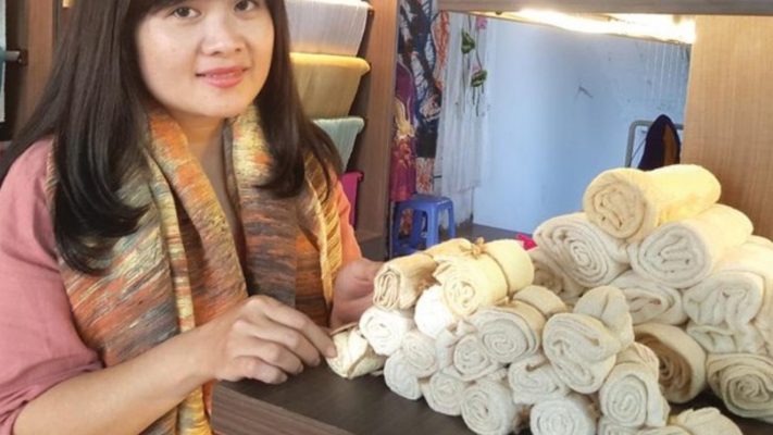 Khăn Đũi Tơ Tằm Và Áo Dài: Phong Cách Cho Mọi Lứa Tuổi