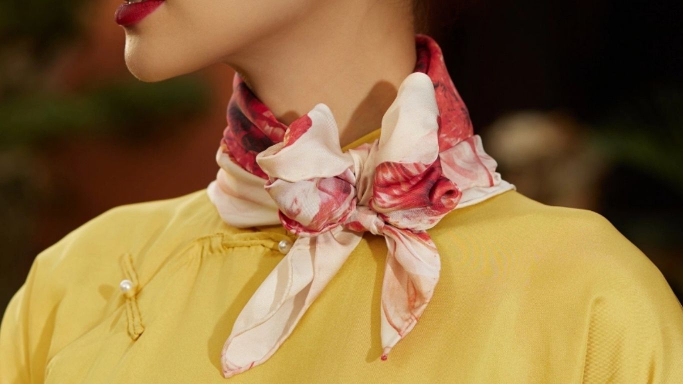 Phối Đồ Áo Dài Với Khăn Lụa Tam Sắc Nha Xá: Bí Quyết Tôn Dáng Thanh Lịch