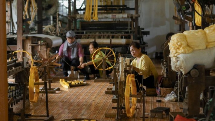 Top Mẫu Vải Lụa Hoa Nhí Đẹp Cho Áo Dài Trẻ Trung