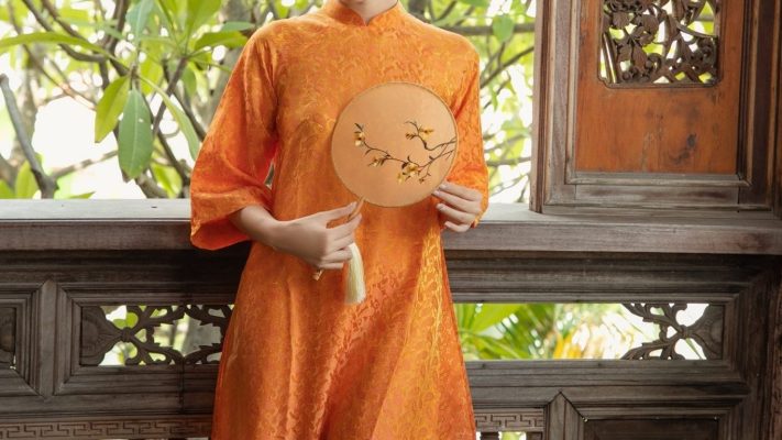 Áo Dài Lụa Tơ Tằm Màu Cam: Sắc Màu Nổi Bật Cho Mọi Sự Kiện