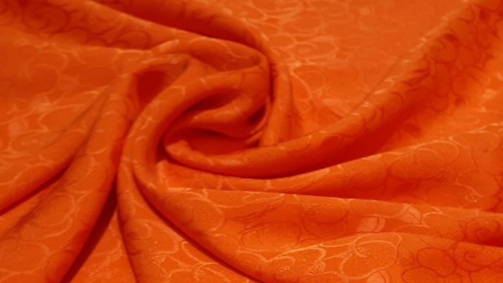 Áo Dài Lụa Tơ Tằm Màu Cam: Sắc Màu Nổi Bật Cho Mọi Sự Kiện