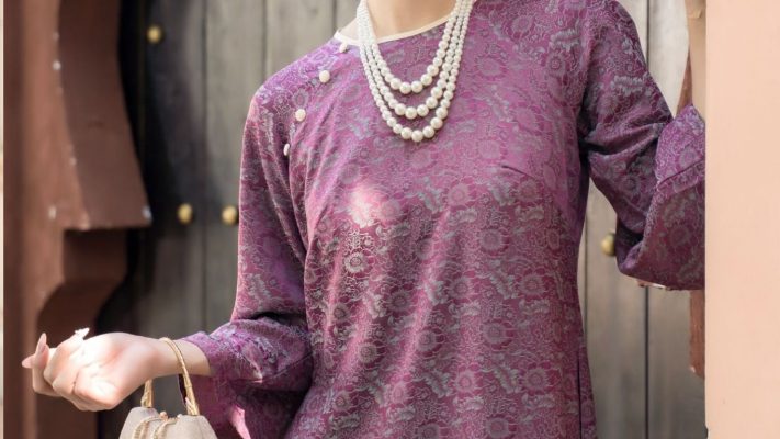 Có Nên Mua Áo Dài May Sẵn? Lợi Ích Từ Vũ Việt Silk