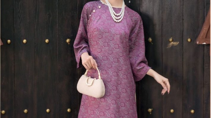 Có Nên Mua Áo Dài May Sẵn? Lợi Ích Từ Vũ Việt Silk