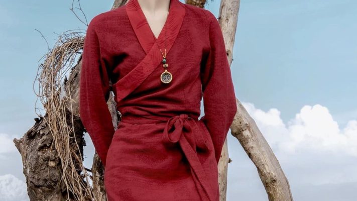 Pháp Phục Mật Tông – Thiết Kế Độc Đáo Từ Vũ Việt Silk