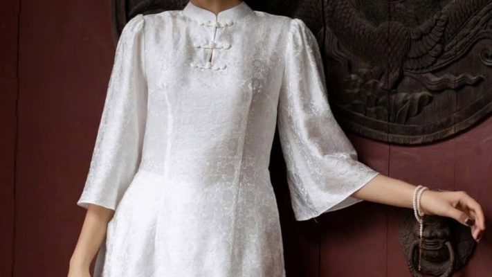 Pháp Phục Đi Lễ Chùa – Bí Quyết Tôn Lên Vẻ Đẹp Tâm Linh