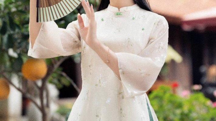 Pháp Phục Đi Lễ Chùa – Bí Quyết Tôn Lên Vẻ Đẹp Tâm Linh