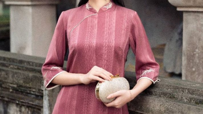Pháp Phục Đi Lễ Chùa – Bí Quyết Tôn Lên Vẻ Đẹp Tâm Linh
