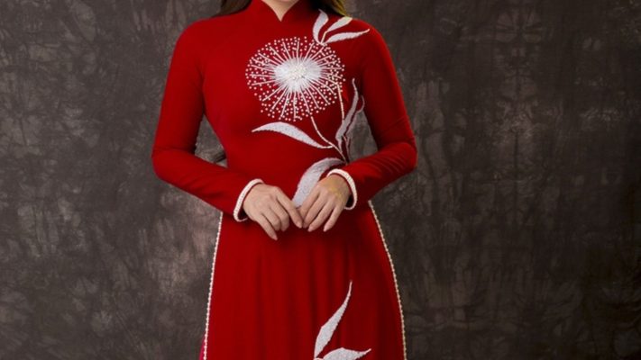 Áo Dài Trung Niên May Sẵn: Vẻ Đẹp Thanh Lịch Qua Thời Gian