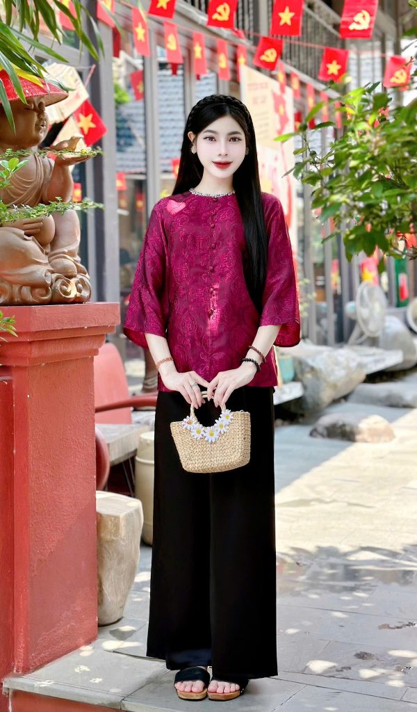 Pháp Phục Lụa Tơ Tằm – Thanh Tịnh Trong Từng Sợi Vải